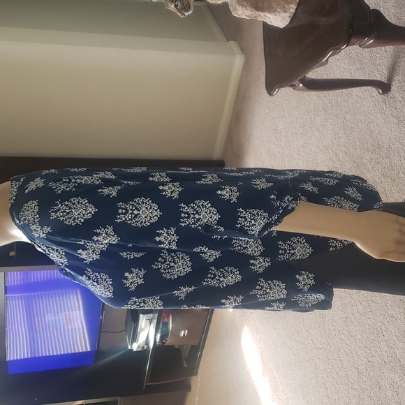 Fun2Fun m flowy vneck button tab quarter sleeve rayon blouse - Picture 4 of 4